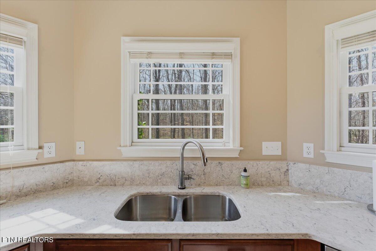213 Andorra Lane Clinton, TN 37716 - Photo 29 of 60 17-Kitchen