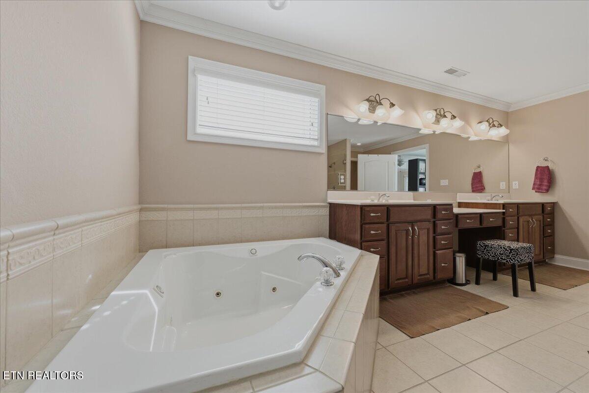213 Andorra Lane Clinton, TN 37716 - Photo 43 of 60 31-Primary Bathroom