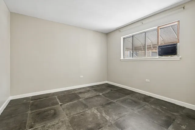 $1,950 | 1044 Ontario Street, Unit 2C, Oak Park, IL 60302