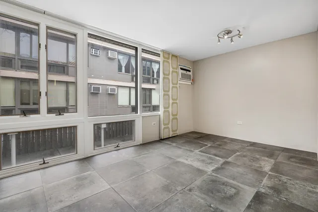 $1,950 | 1044 Ontario Street, Unit 2C, Oak Park, IL 60302