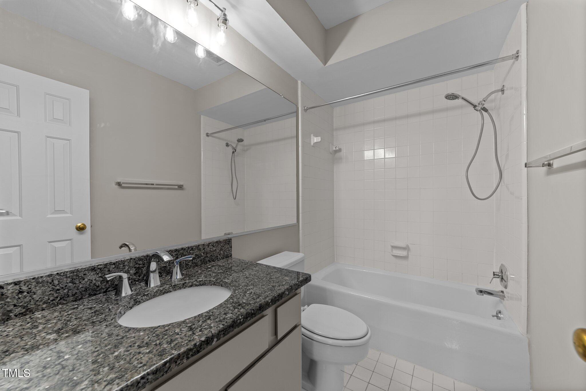 243 New Bern Place, Unit 301 Raleigh, NC 27601 - Photo 18 of 31 18-web-or-mls-3D5A8508