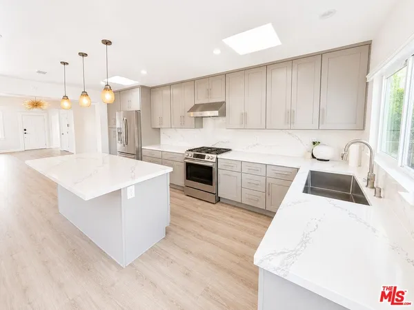 $8,000 | 1636 Courtney Avenue, Los Angeles, CA 90046