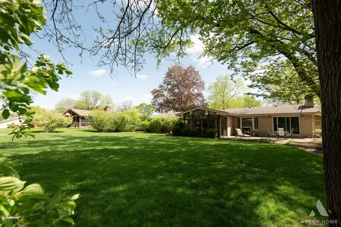 $785,000 | 304 South Circle Drive, Palatine, IL 60067