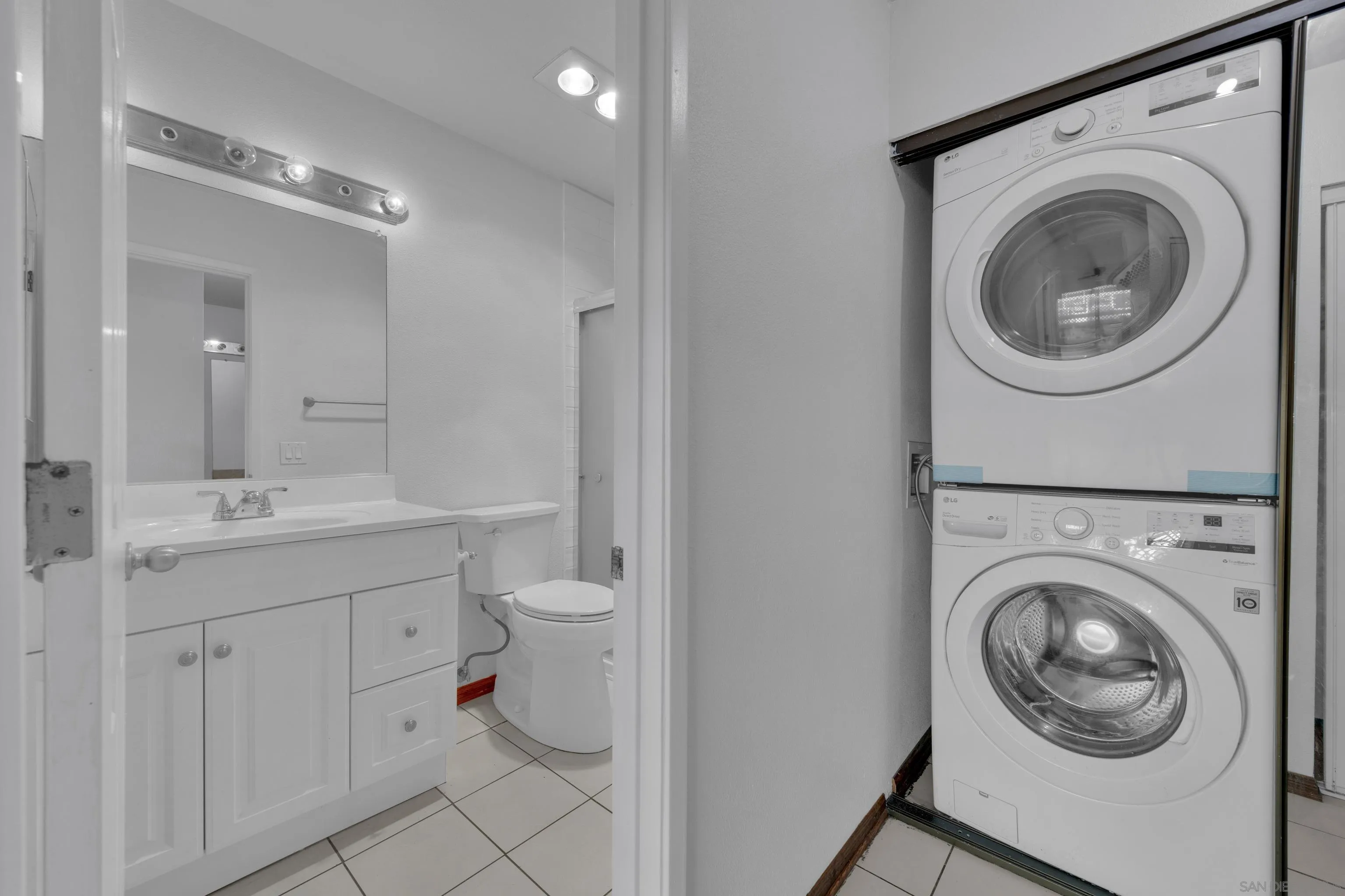 2308 Altisma Way, Unit 118 Carlsbad, CA 92009 - Photo 47 of 51 a utility room with dryer and washer