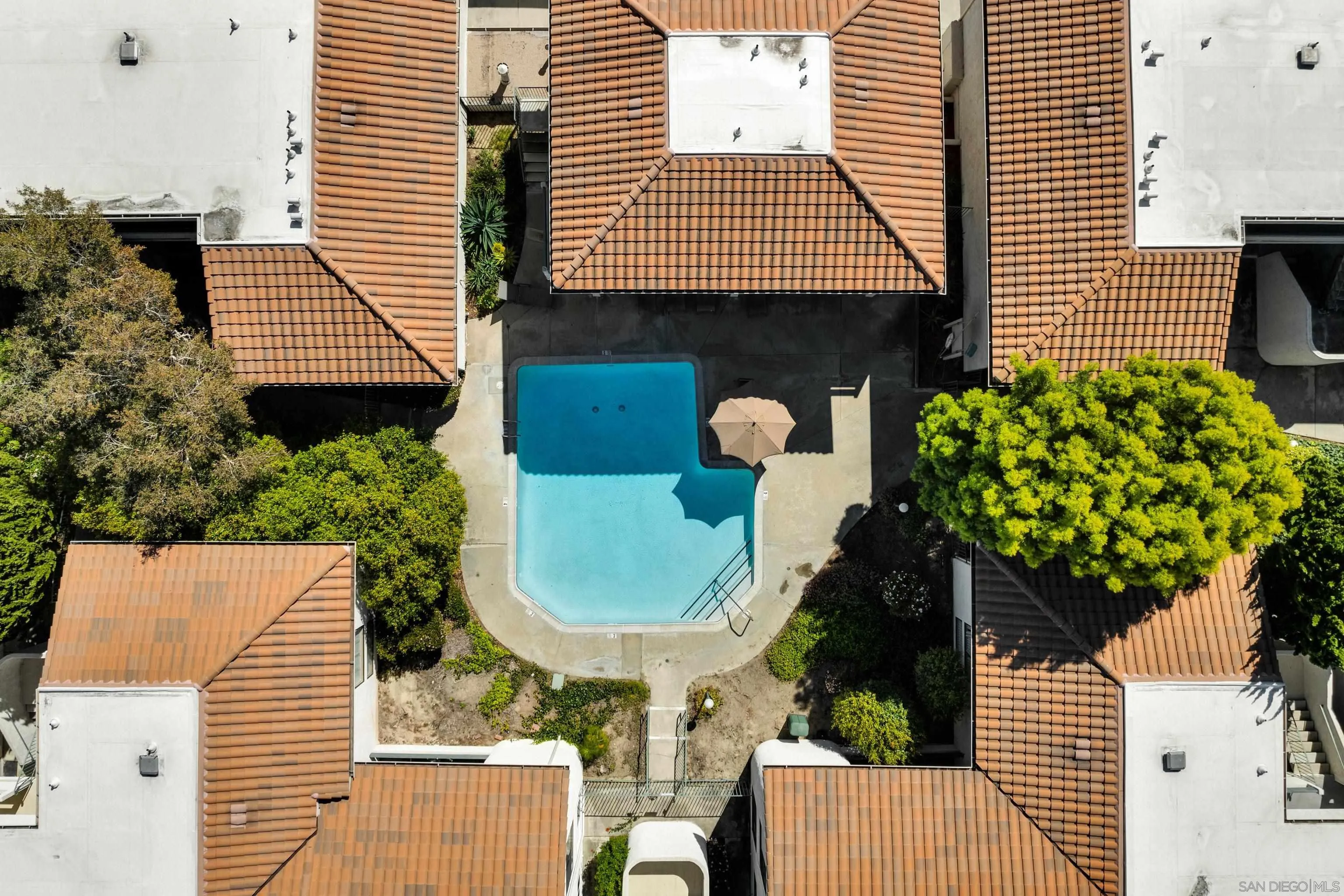 2308 Altisma Way, Unit 118 Carlsbad, CA 92009 - Photo 8 of 51 an aerial view of a house with a garden and entertaining space