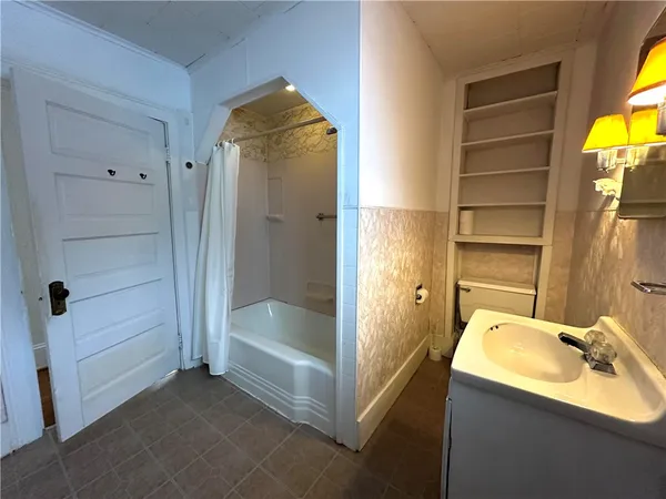 $950 | 32 Lake Avenue, Auburn, NY 13021