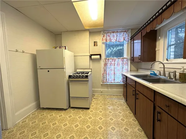 $950 | 32 Lake Avenue, Auburn, NY 13021