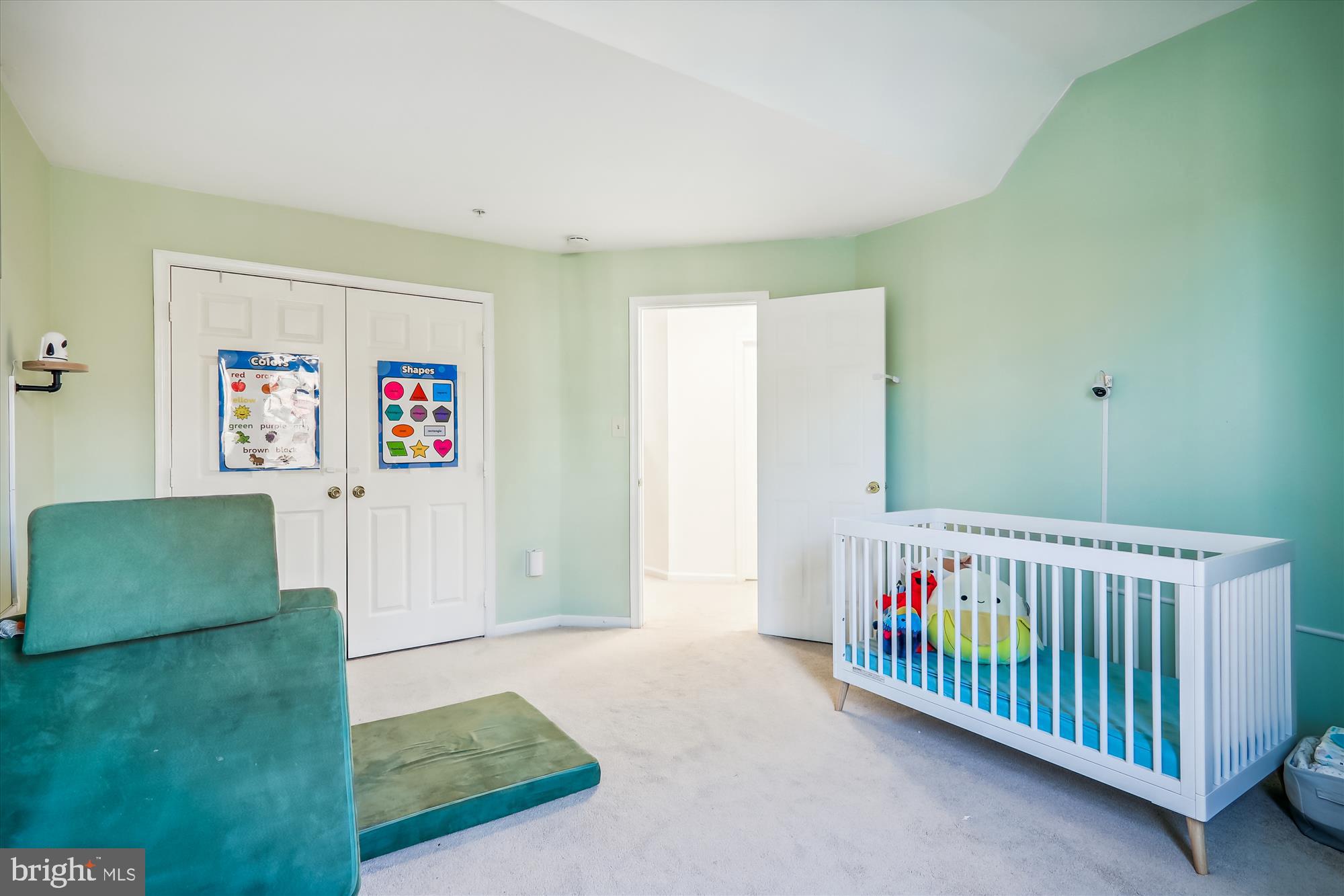 12113 Quilt Patch Lane Bowie, MD 20720 - Photo 19 of 38 a bedroom with furniture and a window