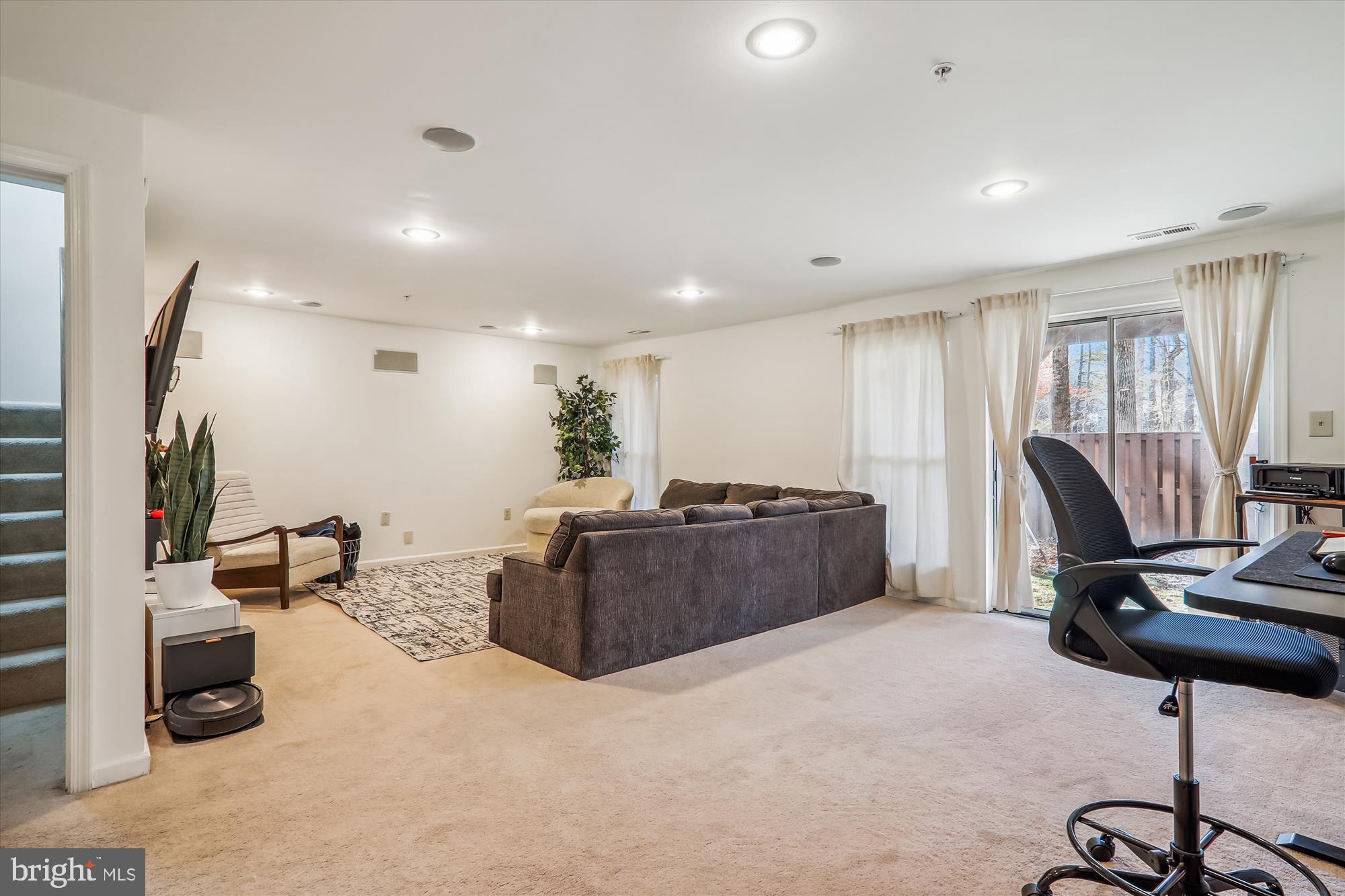 12113 Quilt Patch Lane Bowie, MD 20720 - Photo 23 of 38 a living room with furniture
