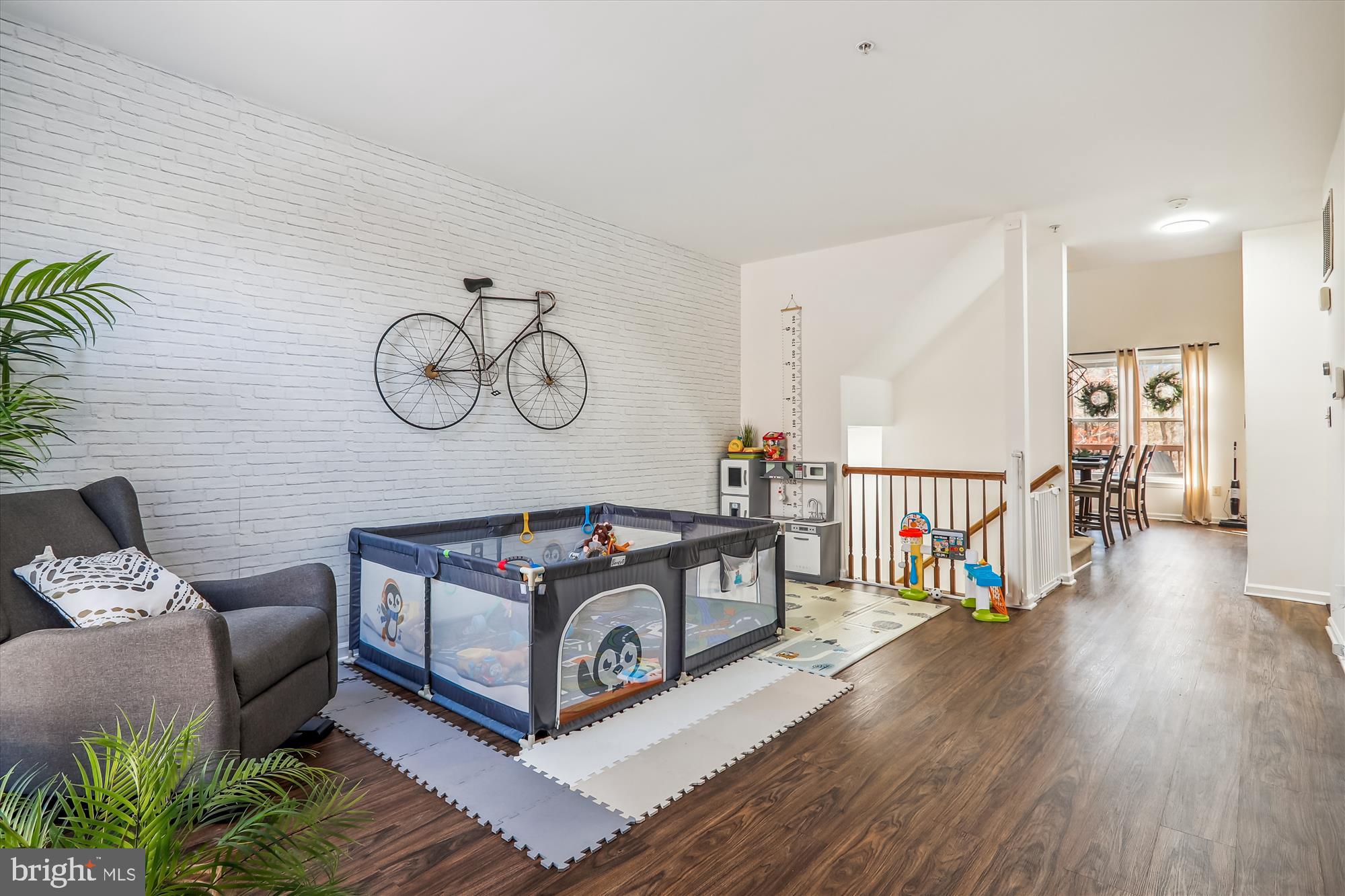 12113 Quilt Patch Lane Bowie, MD 20720 - Photo 4 of 38 a living room with furniture