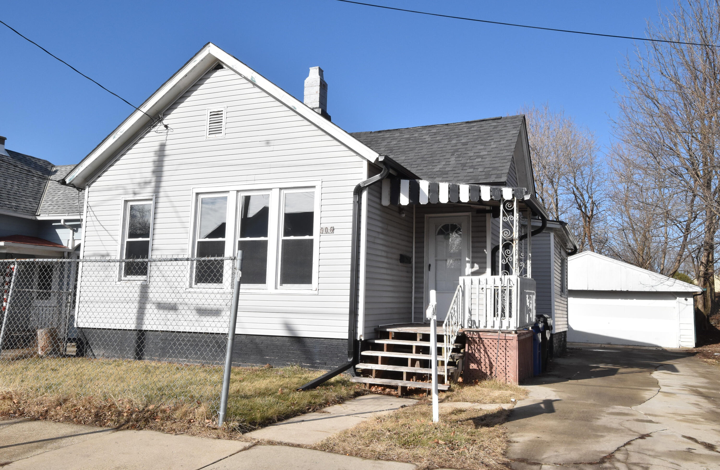 906 12th Street Racine, WI 53403 - Photo 1 of 1 Front