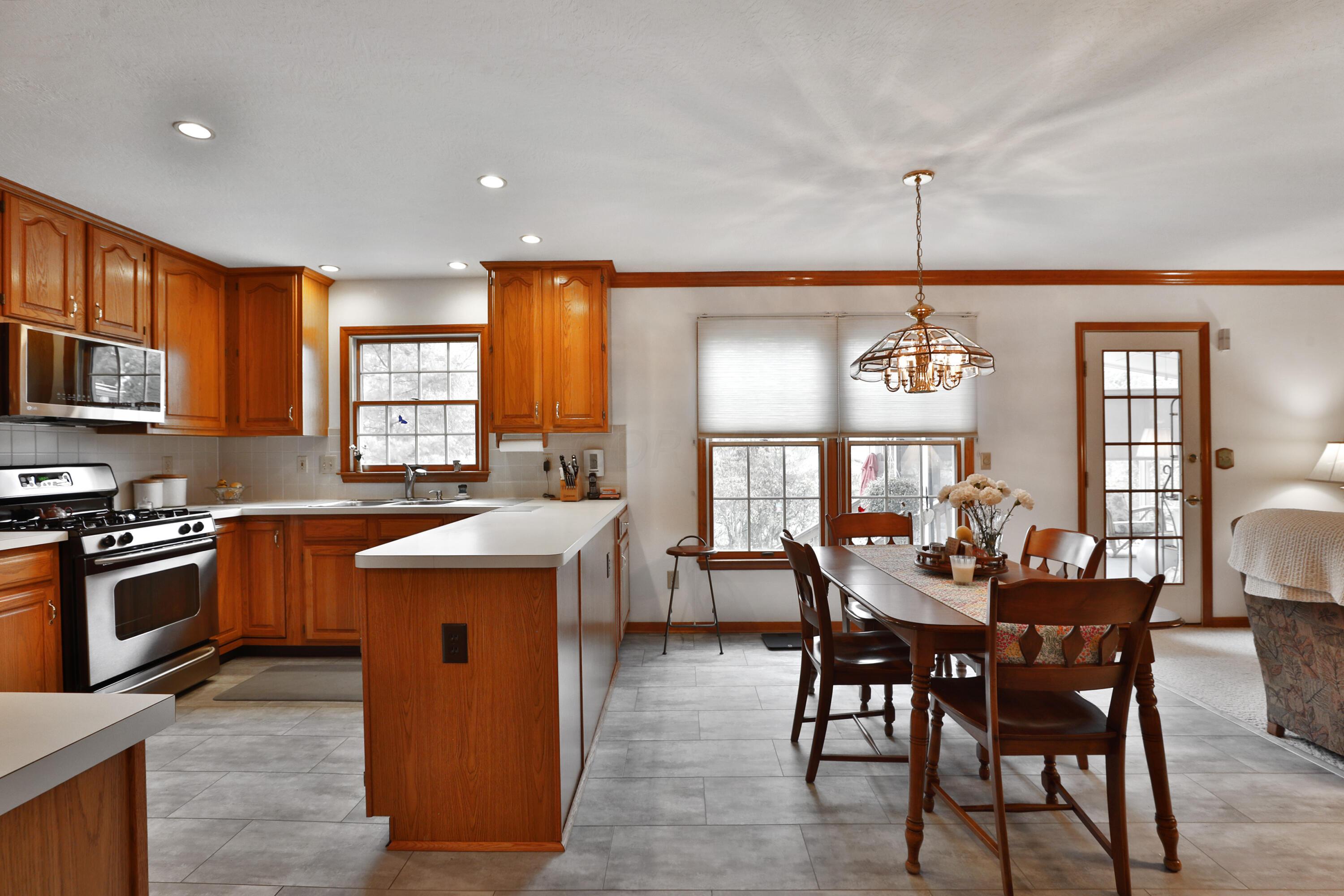 1244 Rice Avenue Columbus, OH 43230 - Photo 11 of 50 Kitchen/Eating Area