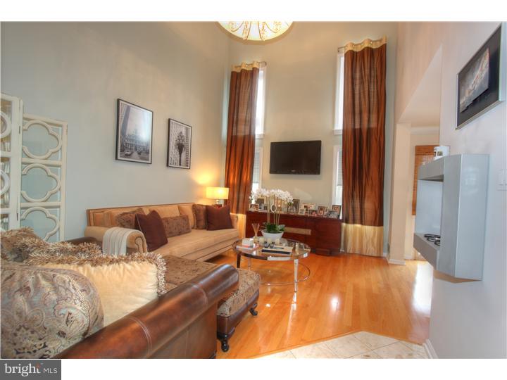 18 Stokes Road Mount Laurel, NJ 08054 - Photo 5 of 17 Living Room