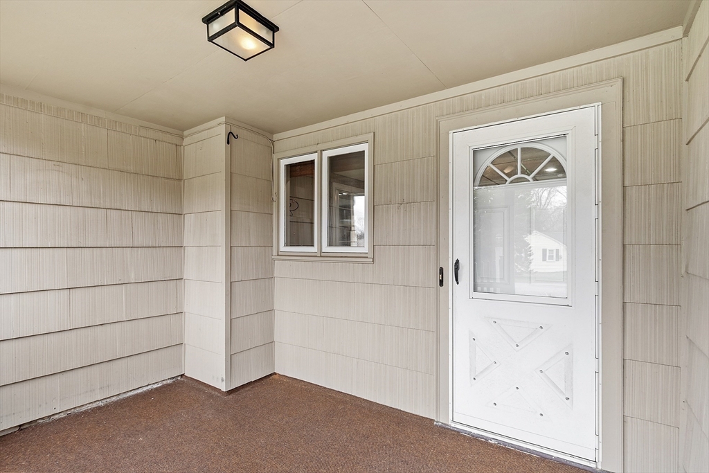 40 Elizabeth Road Billerica, MA 01821 - Photo 4 of 42 an empty room with a window