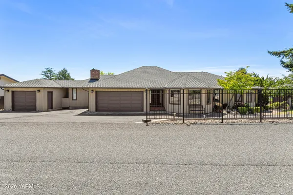 $940,000 | 4504 Scenic Drive, Yakima, WA 98908