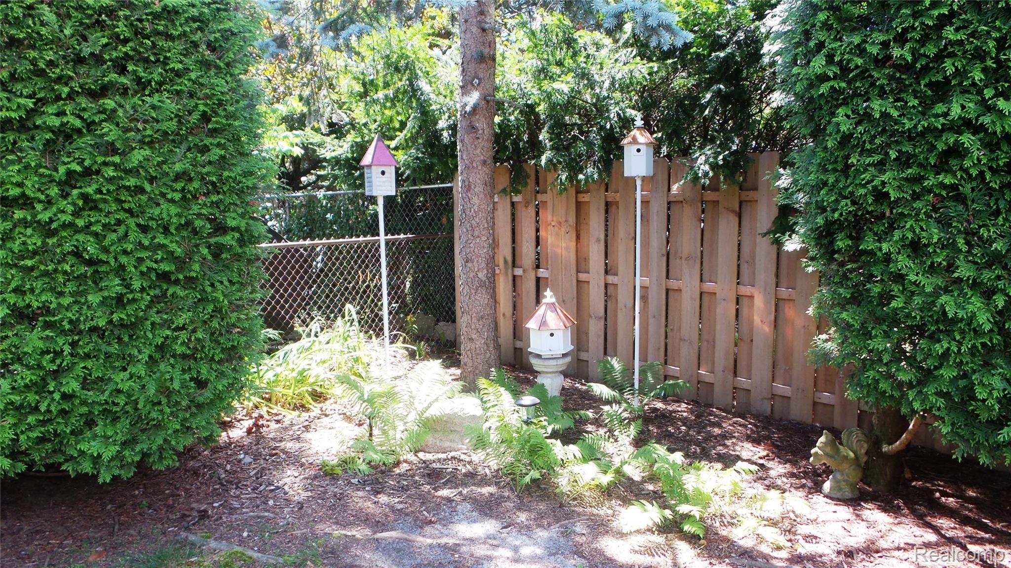 905 Cook Road Grosse Pointe, MI 48236 - Photo 35 of 38 Back yard view.jpg