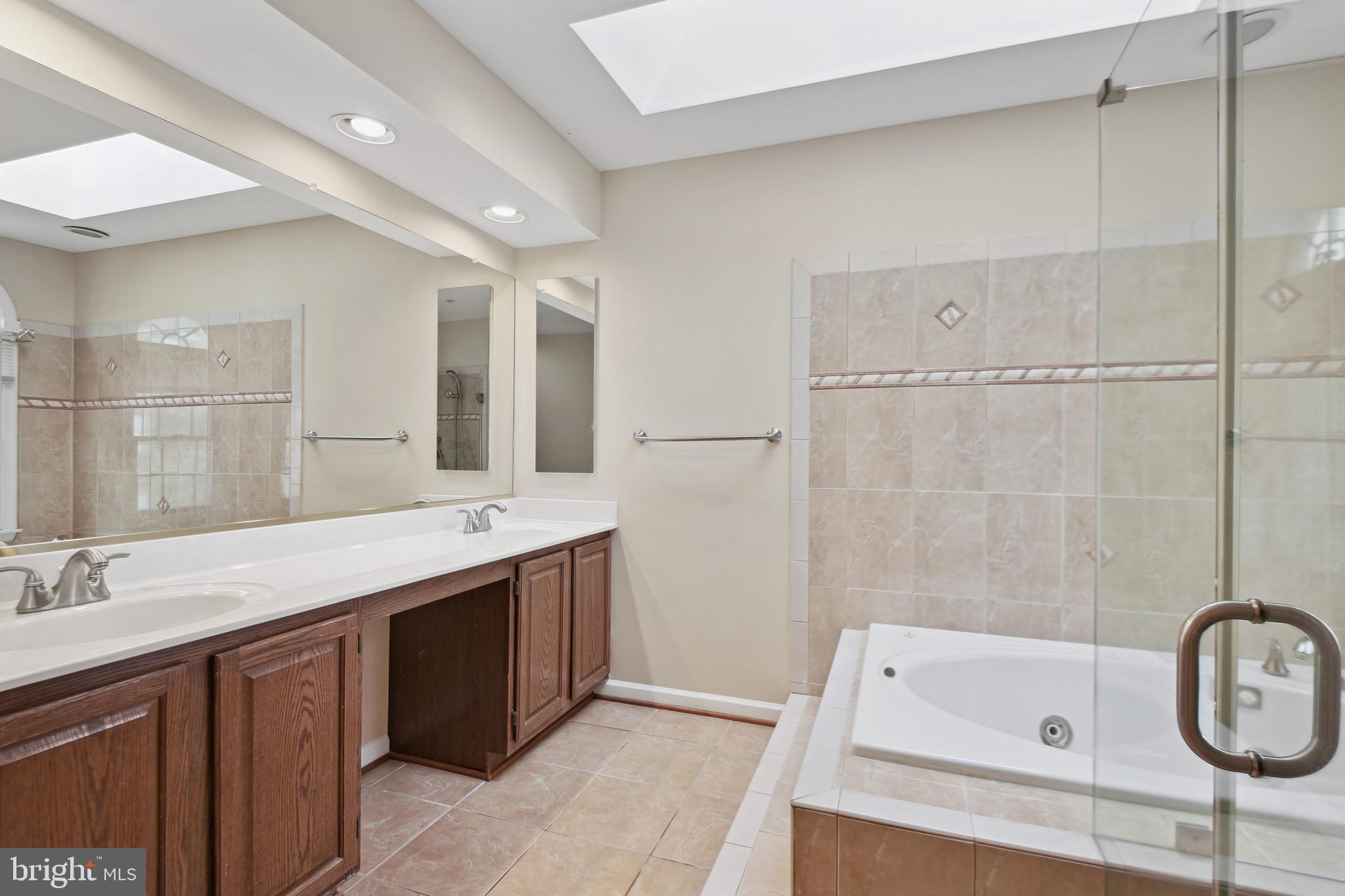 18102 Glover Court Accokeek, MD 20607 - Photo 36 of 68 Primary Bathroom