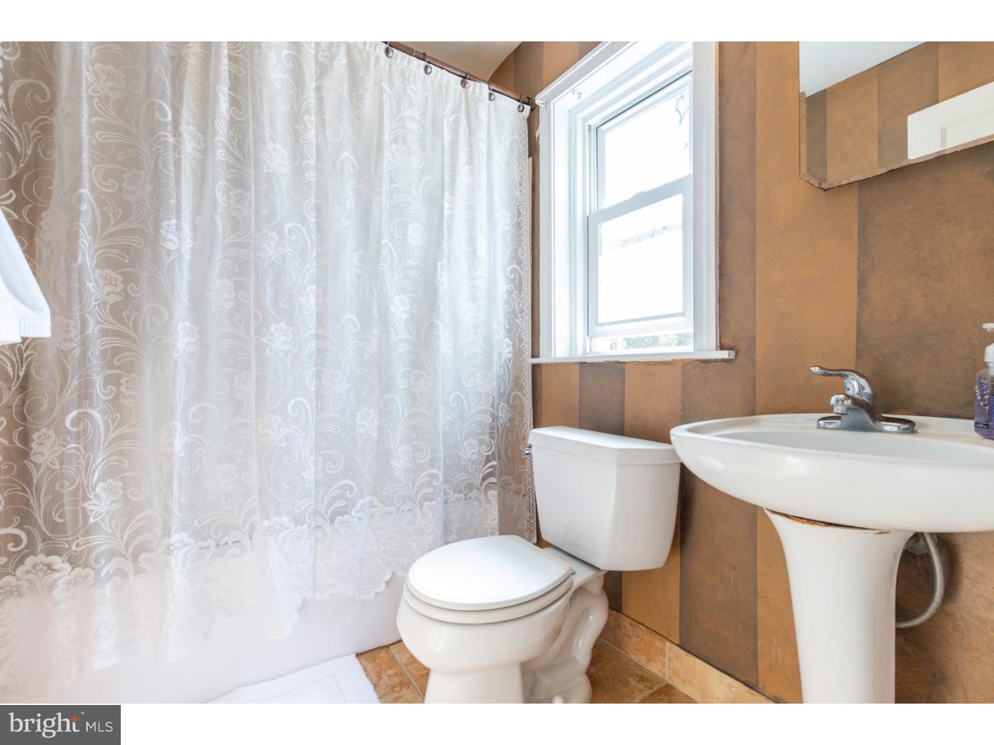 83 Lownes Lane Springfield, PA 19064 - Photo 16 of 21 Bathroom