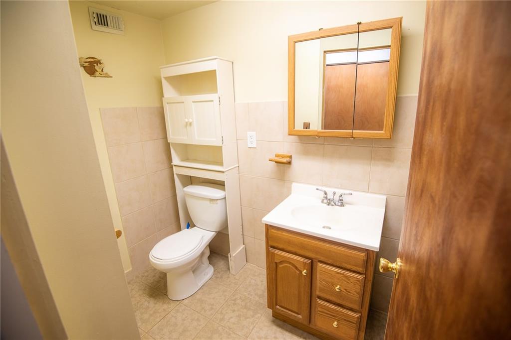 47 Grubbs Road Cheswick, PA 15024 - Photo 16 of 22 a bathroom with a sink a toilet and vanity