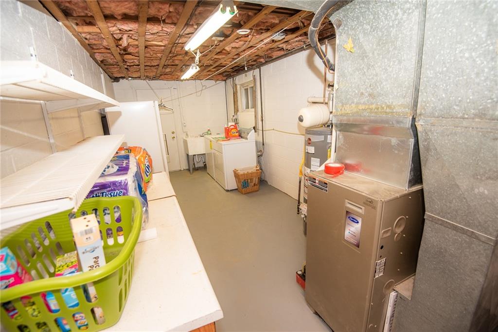 47 Grubbs Road Cheswick, PA 15024 - Photo 18 of 22 a utility room with dryer and washer