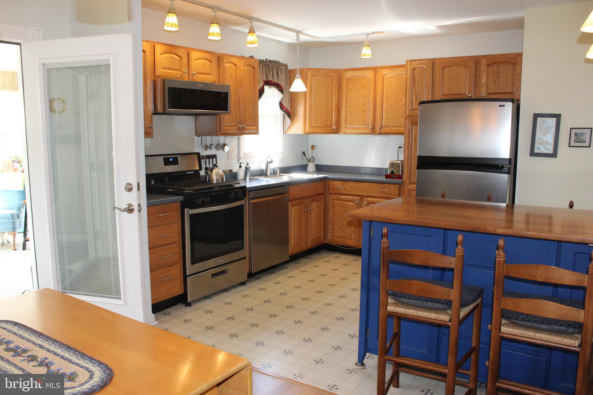 328 Longmeadow Road Lancaster, PA 17601 - Photo 11 of 38 Kitchen