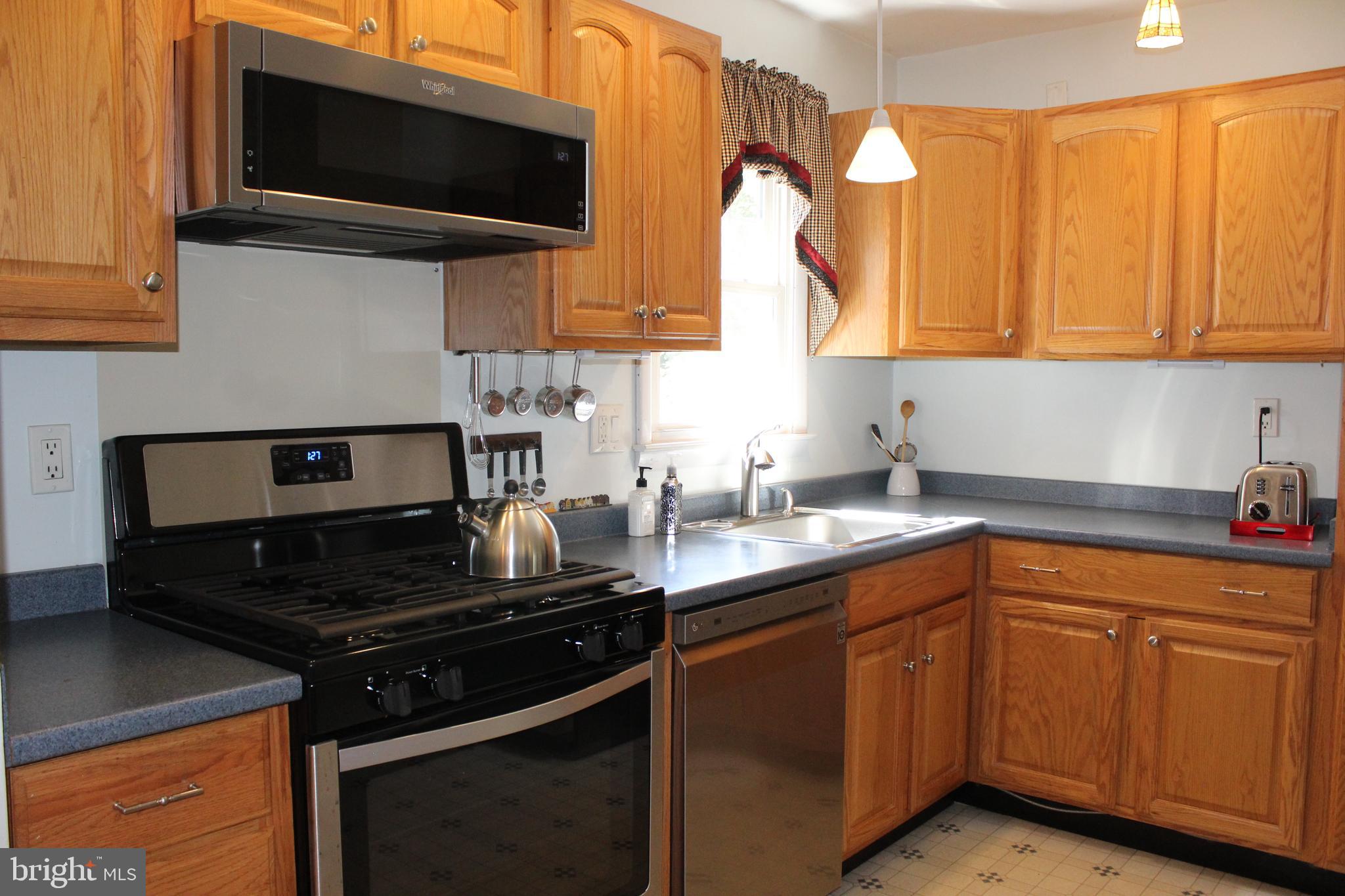 328 Longmeadow Road Lancaster, PA 17601 - Photo 8 of 38 Kitchen