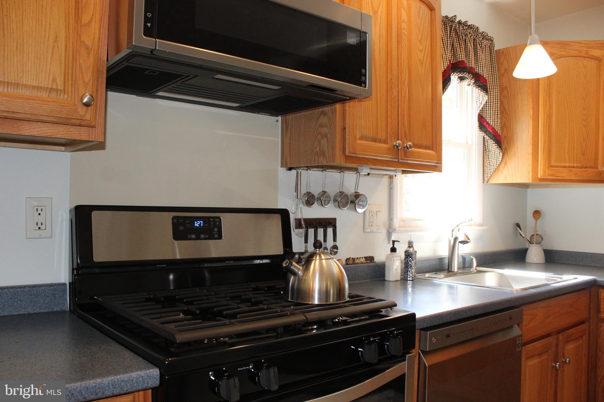 328 Longmeadow Road Lancaster, PA 17601 - Photo 9 of 38 New Stove & Microwave