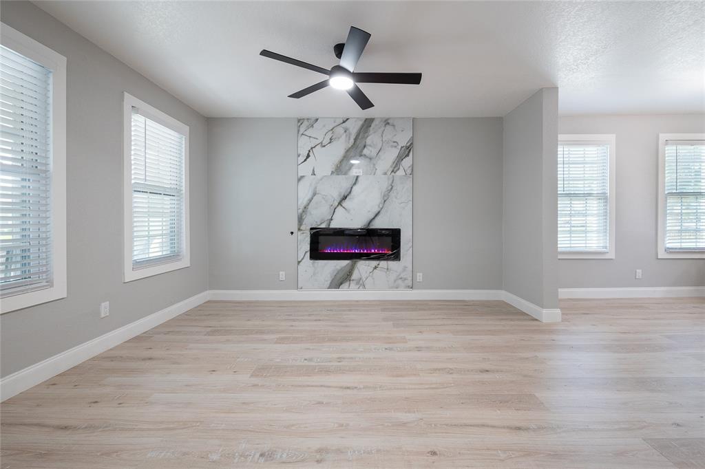 922 Delaware Avenue St. Cloud, FL 34769 - Photo 7 of 31 a room with window and ceiling fan
