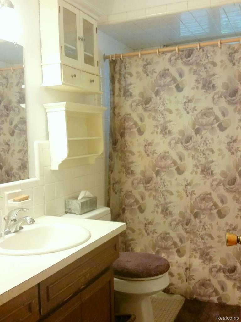 2415 Keith Road West Bloomfield, MI 48324 - Photo 17 of 32 20150703_171229.jpg