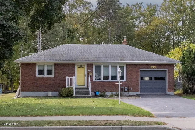 $342,500 | 135 Cherry Avenue, Bethlehem, NY 12054