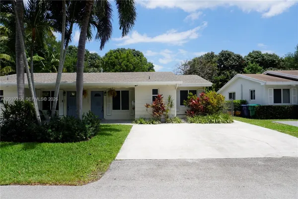 $3,500 | 11043 Southwest 79th Avenue, Pinecrest, FL 33156
