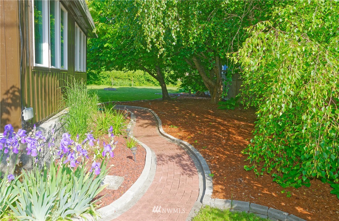 2586 Finkbonner Road Bellingham, WA 98226 - Photo 3 of 25 Gallery Image 3