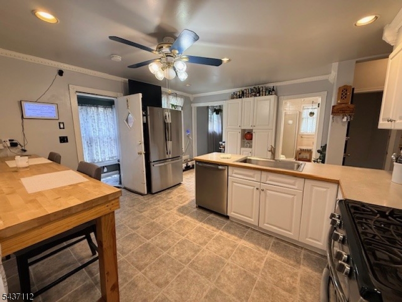 436 Knickerbocker Avenue Paterson, NJ 07503 - Photo 7 of 44