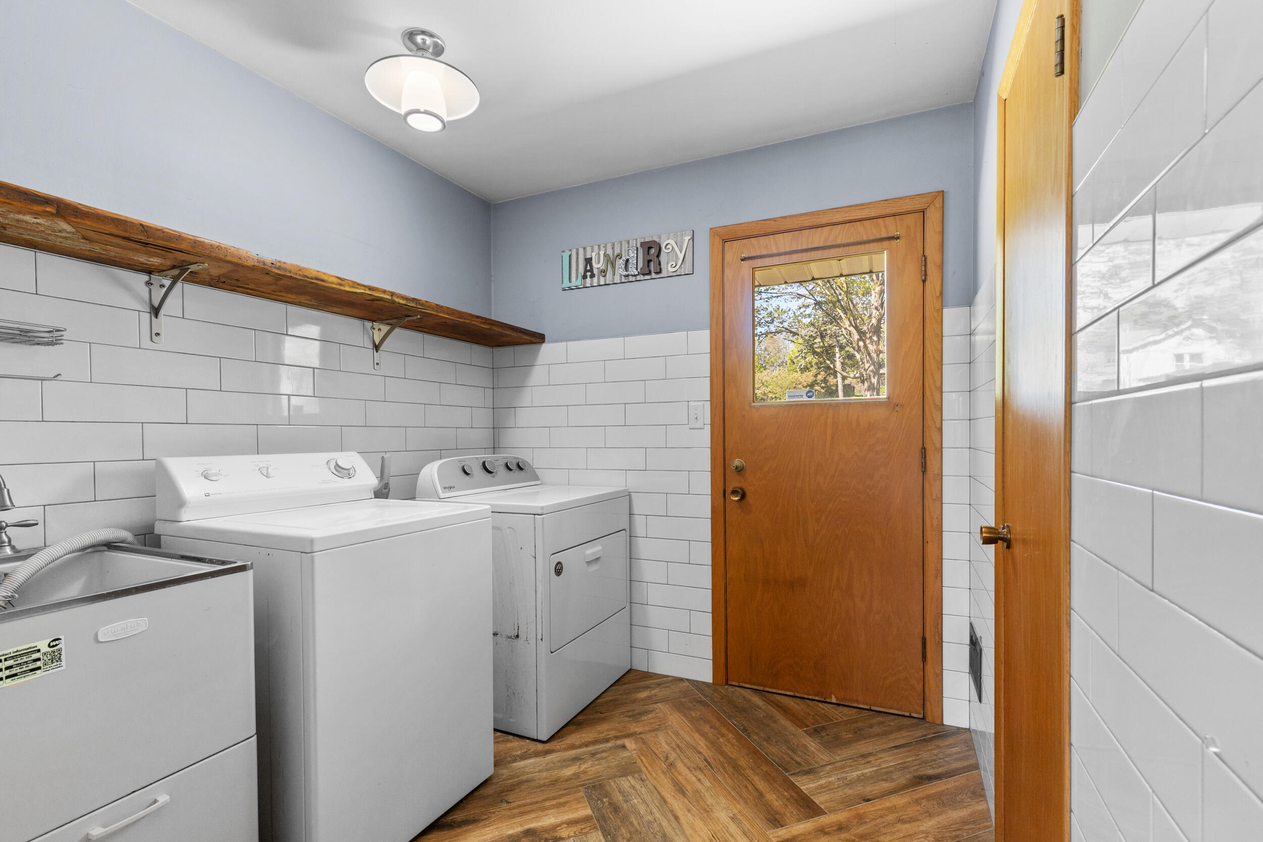 575 Kenmar Road Brookfield, WI 53005 - Photo 17 of 38 Main Floor Laundry Room
