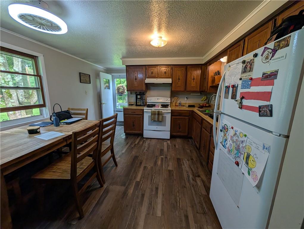 3046 Oneida Valley Road Hilliards, PA 16040 - Photo 3 of 28 Spacious Kitchen,Newer Laminate Flooring