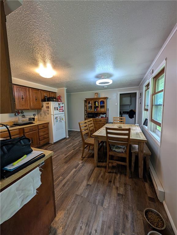 3046 Oneida Valley Road Hilliards, PA 16040 - Photo 4 of 28 Plentyn of room to Entertain
