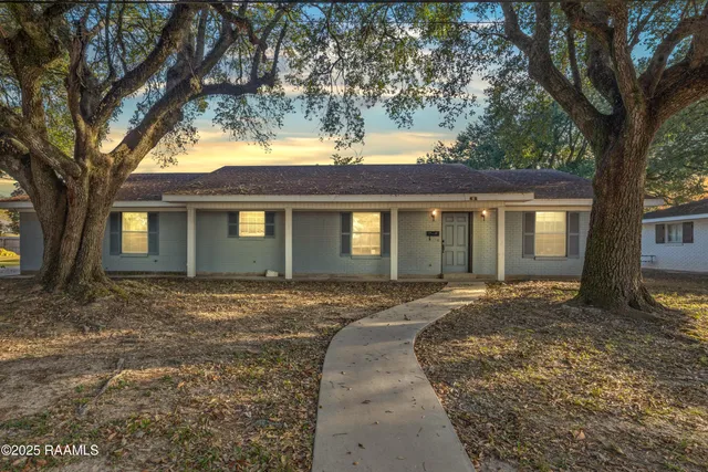 $2,500 | 412 Colonial Drive, Lafayette, LA 70506