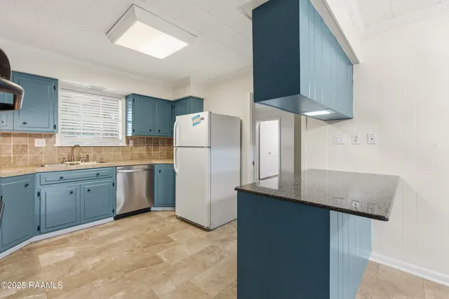 $2,500 | 412 Colonial Drive, Lafayette, LA 70506