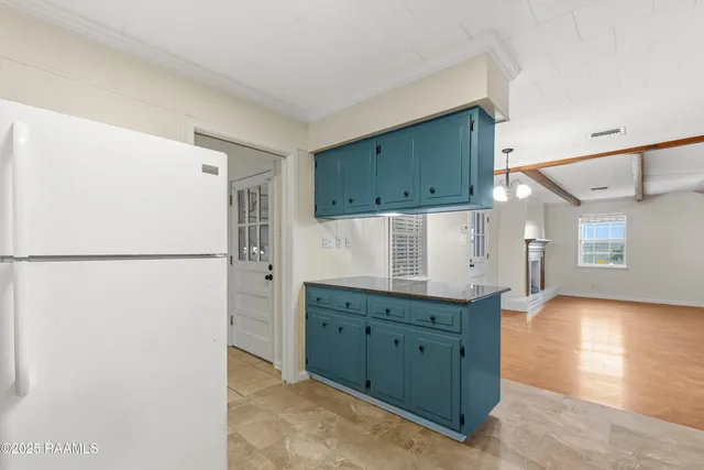 $2,500 | 412 Colonial Drive, Lafayette, LA 70506