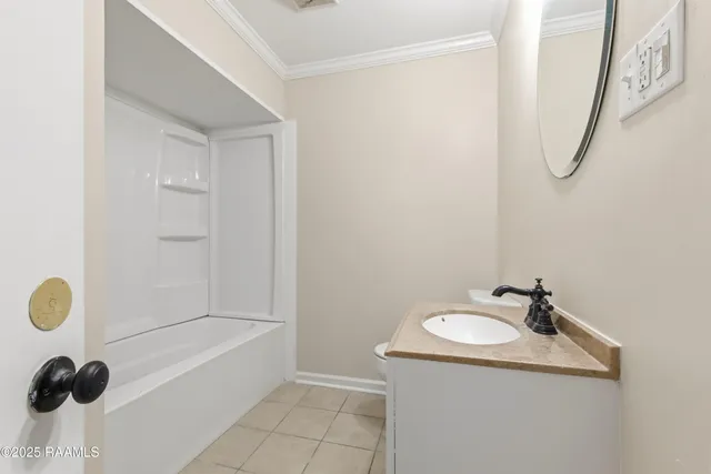 $2,500 | 412 Colonial Drive, Lafayette, LA 70506