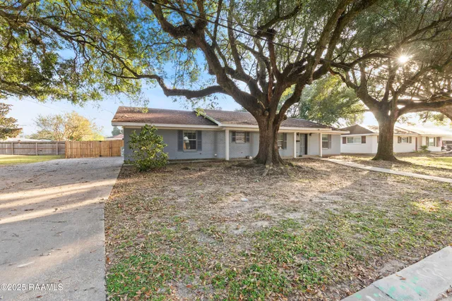 $2,500 | 412 Colonial Drive, Lafayette, LA 70506
