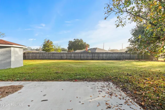 $2,500 | 412 Colonial Drive, Lafayette, LA 70506