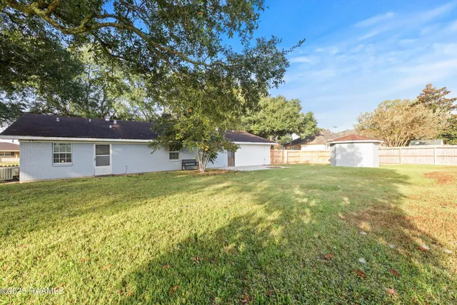 $2,500 | 412 Colonial Drive, Lafayette, LA 70506