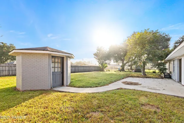 $2,500 | 412 Colonial Drive, Lafayette, LA 70506