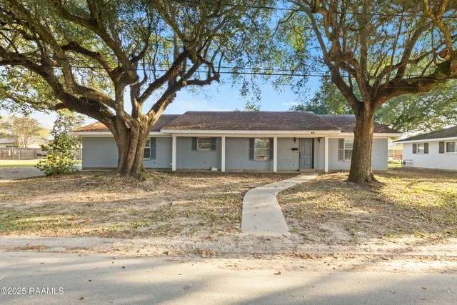 $2,500 | 412 Colonial Drive, Lafayette, LA 70506