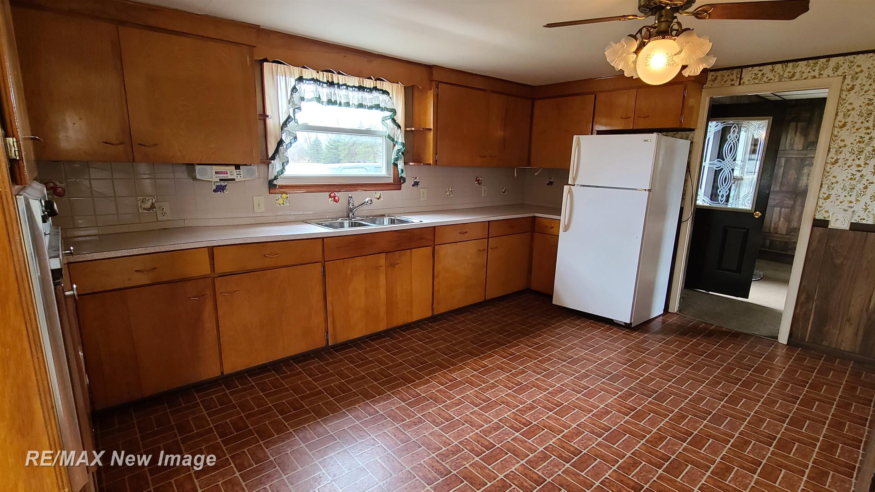 8984 Gary Road Chesaning, MI 48616 - Photo 7 of 22