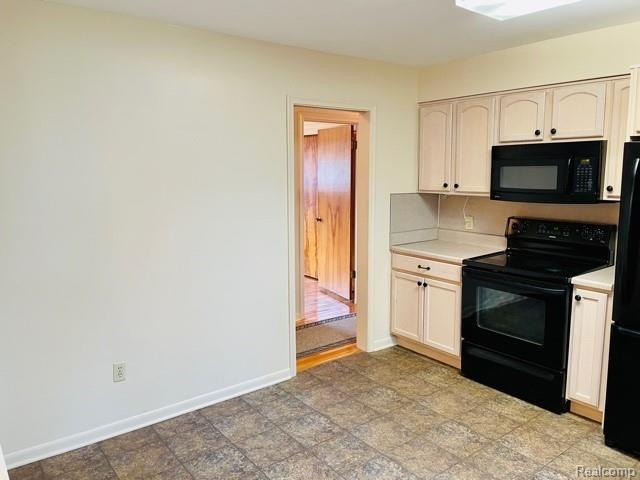 4348 Elms Road Flushing, MI 48433 - Photo 8 of 56
