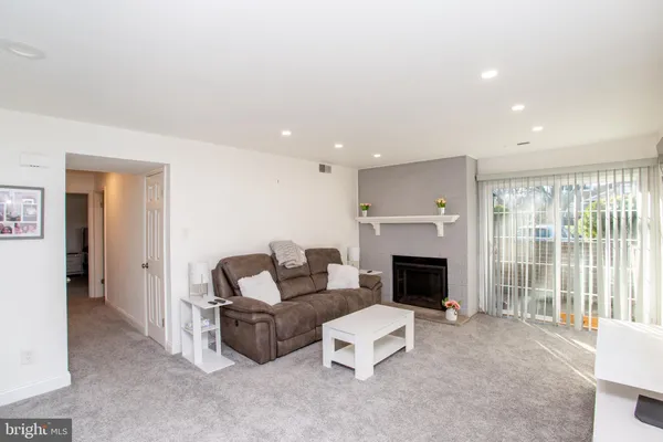 $2,200 | 33-48 Dogwood Lane, Unit C7, Horsham, PA 19044