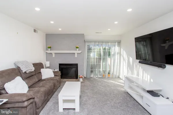 $2,200 | 33-48 Dogwood Lane, Unit C7, Horsham, PA 19044