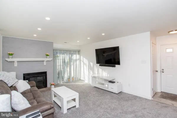 $2,200 | 33-48 Dogwood Lane, Unit C7, Horsham, PA 19044